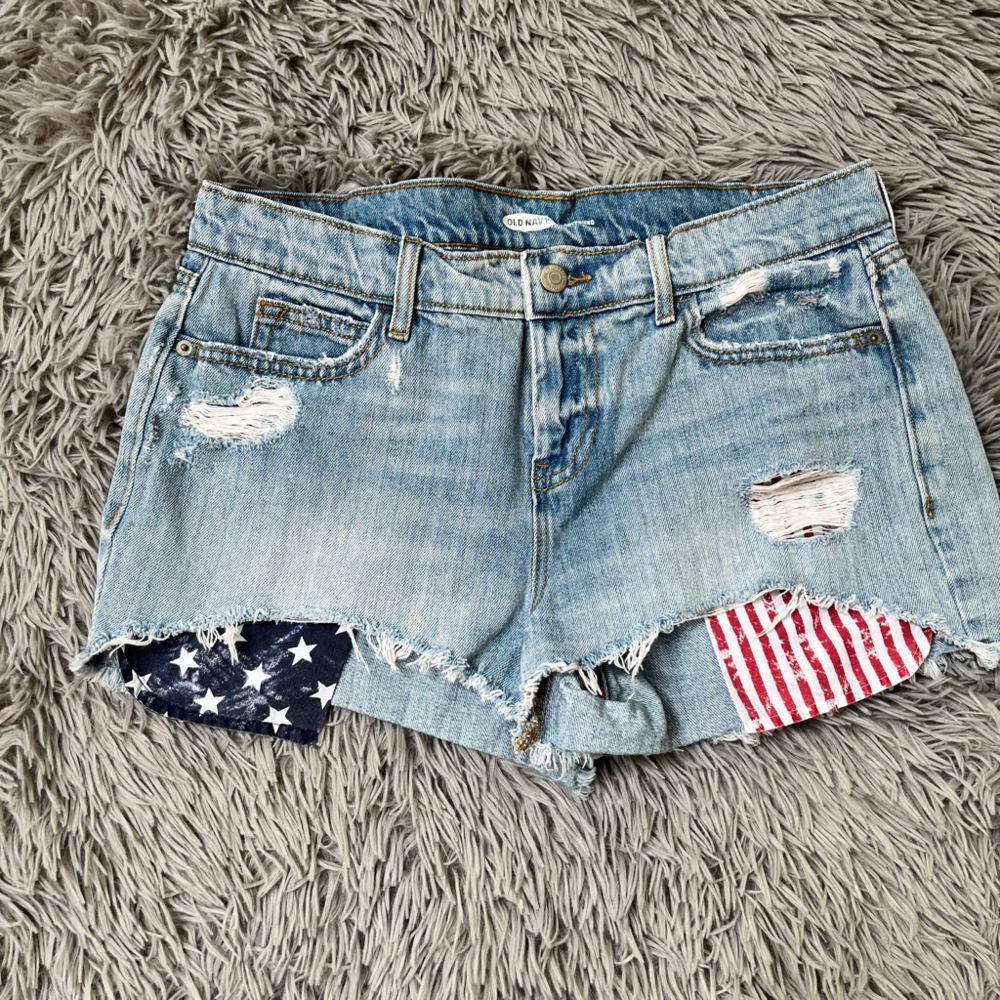 Old Navy Cutoff Flag Pocket Boyfriend Jean Shorts, Size 6